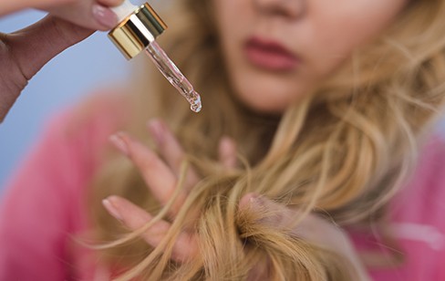 Hydratation et nutrition cheveux : comment faire la différence et bien doser ?